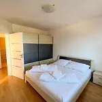 Apartment Slnecny 2-izbovy Pod Lesom,