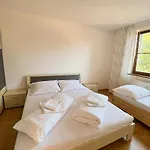 Apartment Slnecny 2-izbovy Pod Lesom,